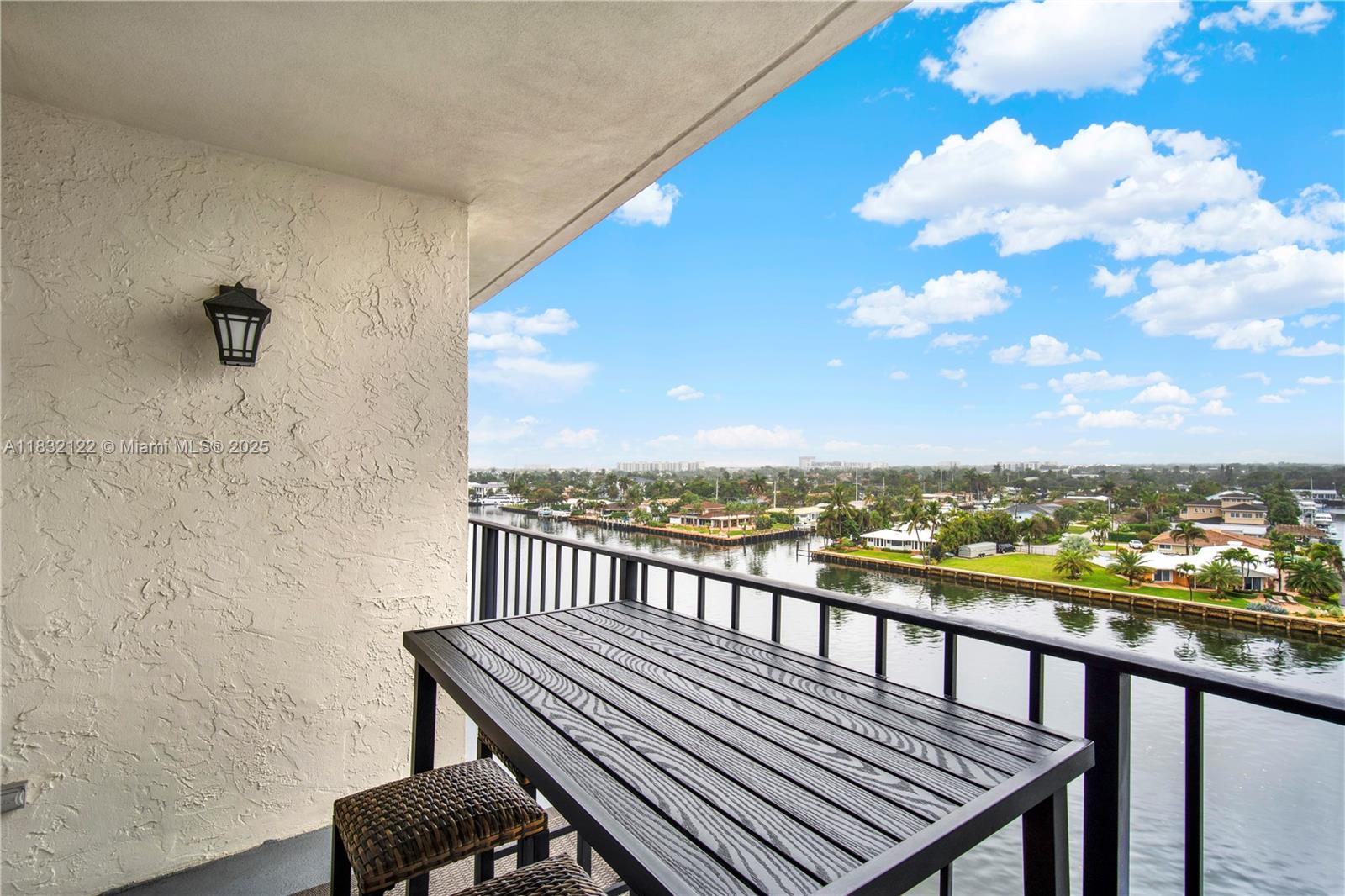 SILVER THATCH INTRACOASTA - Residential