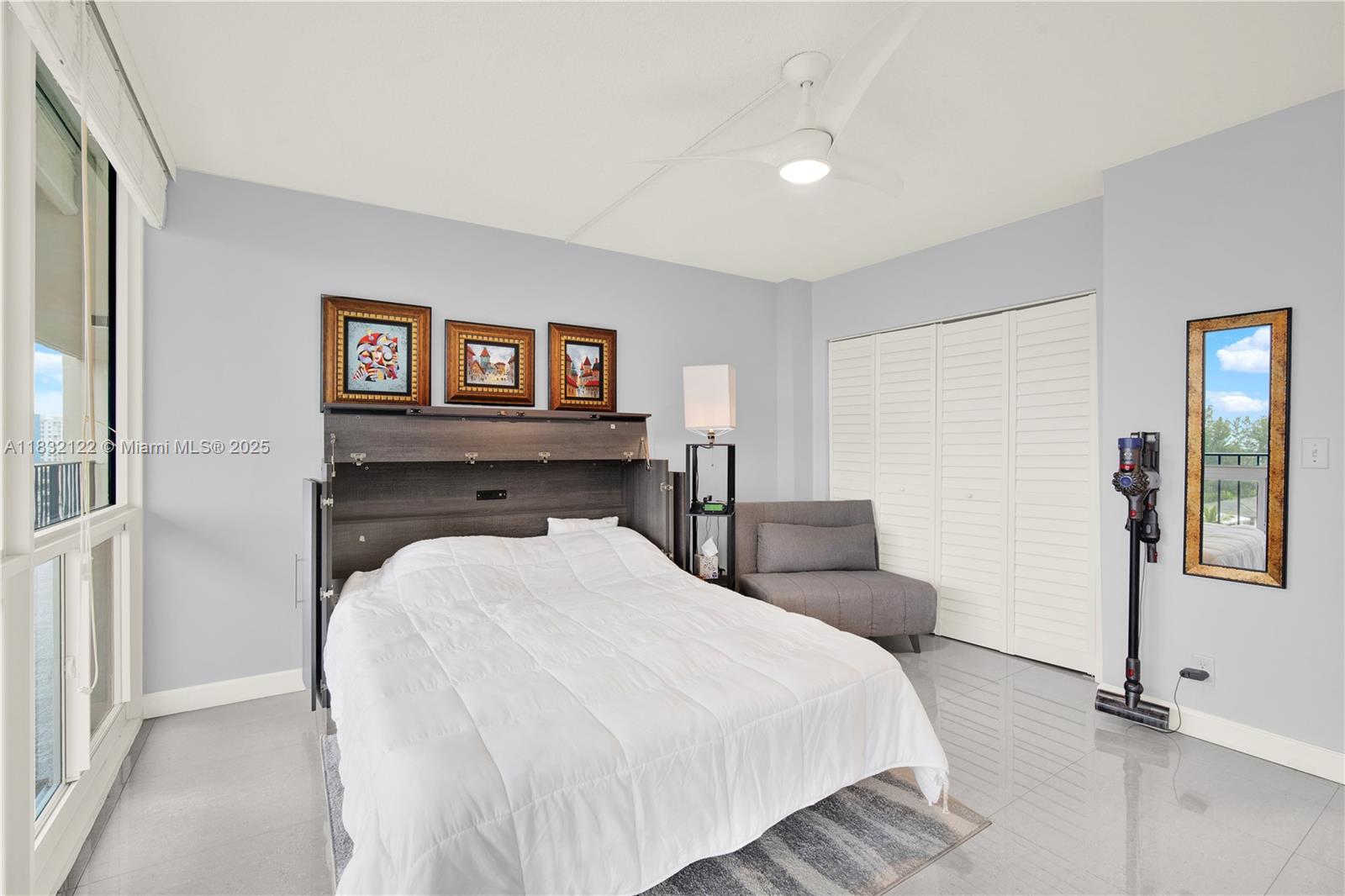 SILVER THATCH INTRACOASTA - Residential