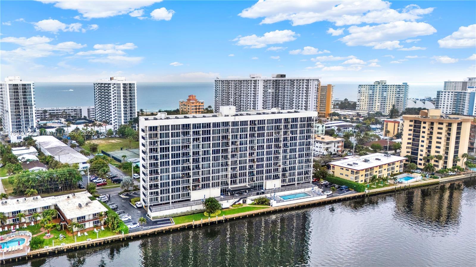 SILVER THATCH INTRACOASTA - Residential