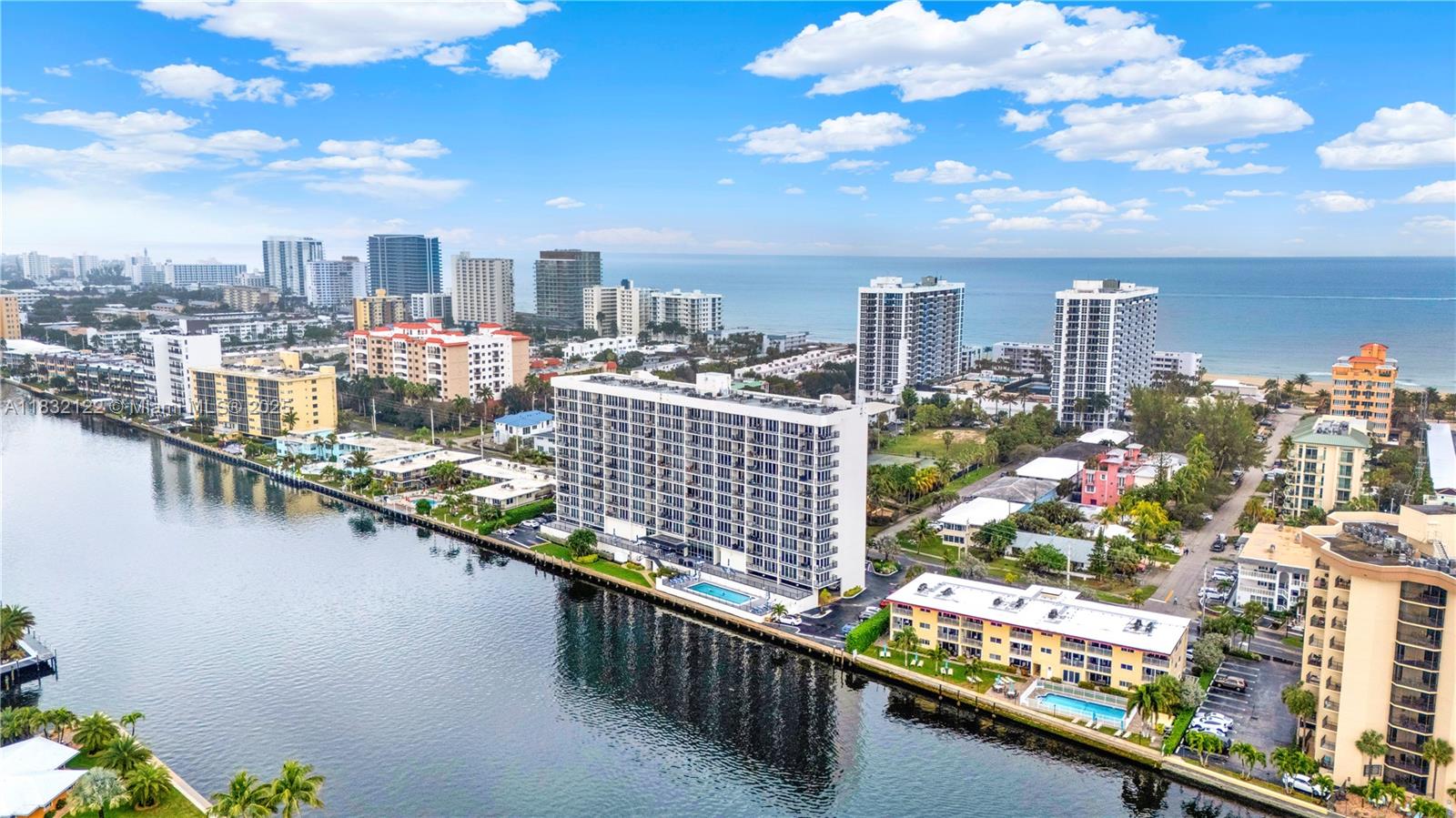 SILVER THATCH INTRACOASTA - Residential