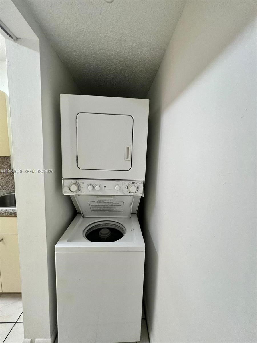 SOLEIL LAKE CONDO - Residential Lease