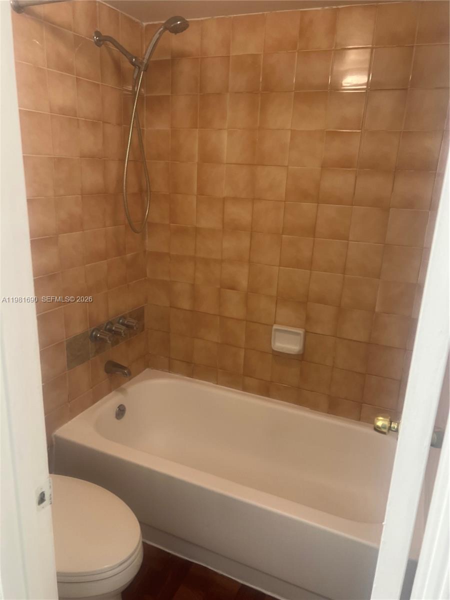 SOLEIL LAKE CONDO - Residential Lease