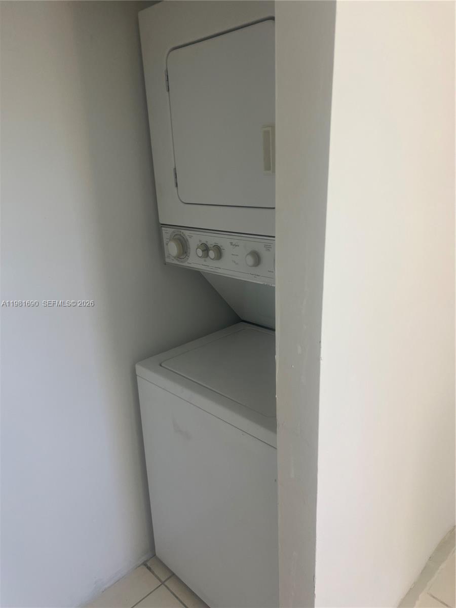 SOLEIL LAKE CONDO - Residential Lease