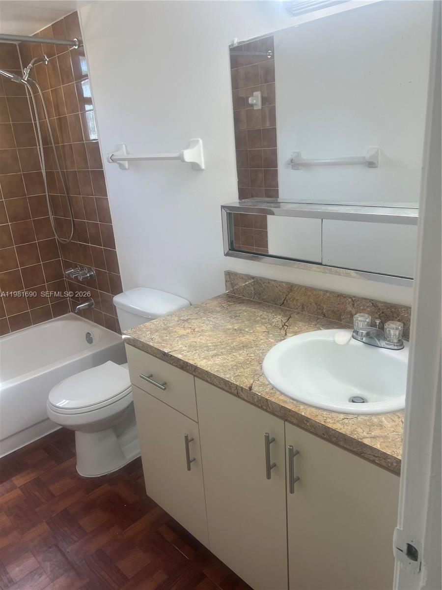 SOLEIL LAKE CONDO - Residential Lease