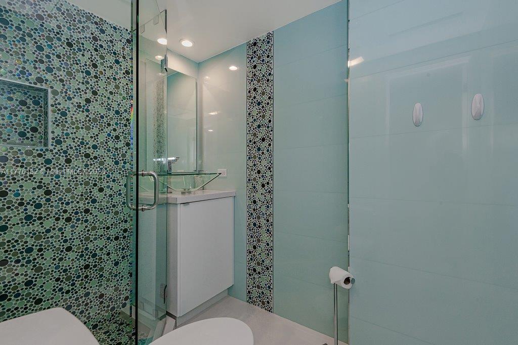 RONEY PALACE CONDO - Residential Lease