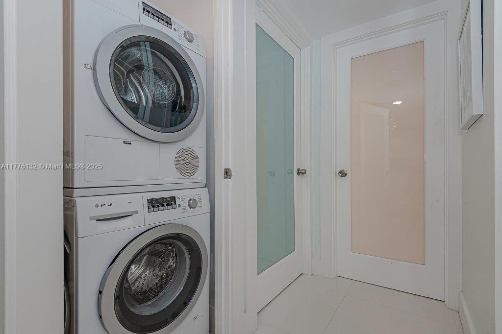 RONEY PALACE CONDO - Residential Lease