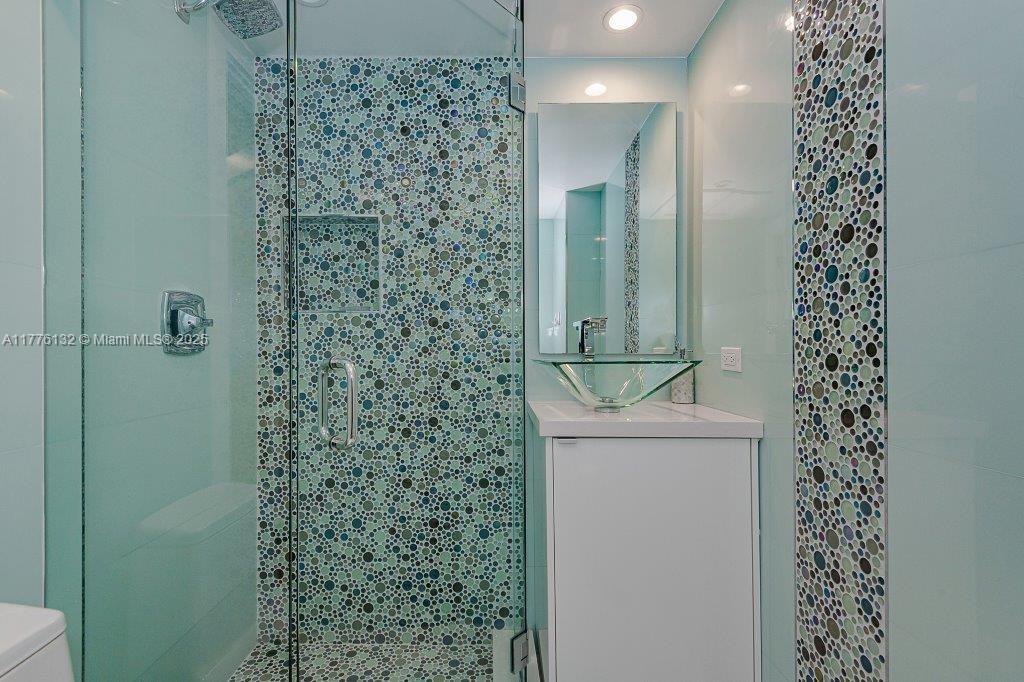 RONEY PALACE CONDO - Residential Lease