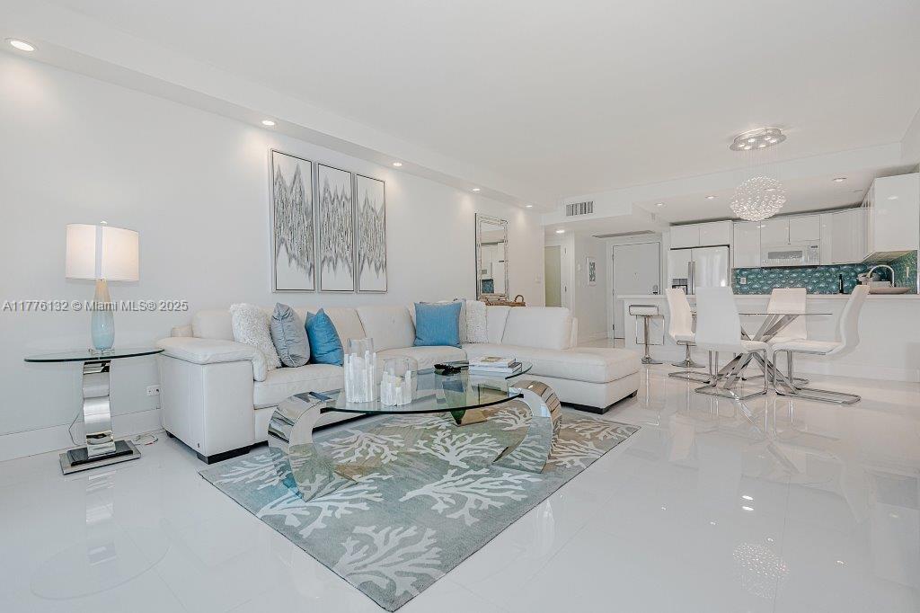 RONEY PALACE CONDO - Residential Lease