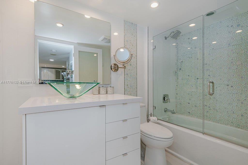 RONEY PALACE CONDO - Residential Lease