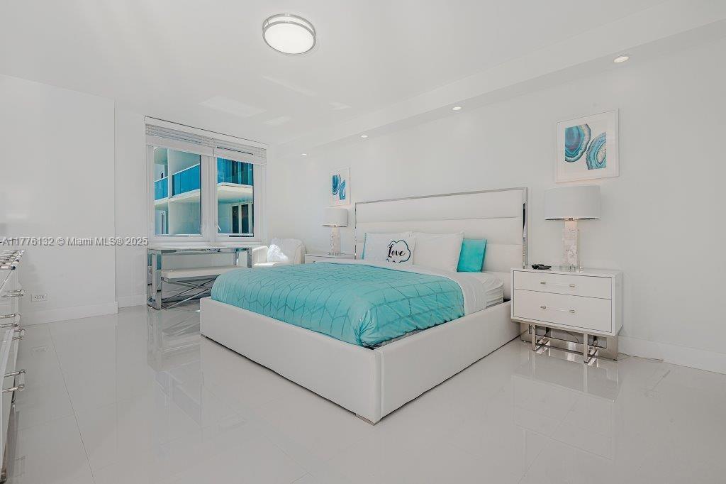 RONEY PALACE CONDO - Residential Lease