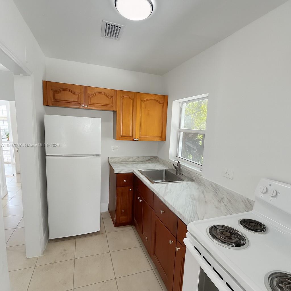 COLUMBIA PARK CORR PL - Residential Lease