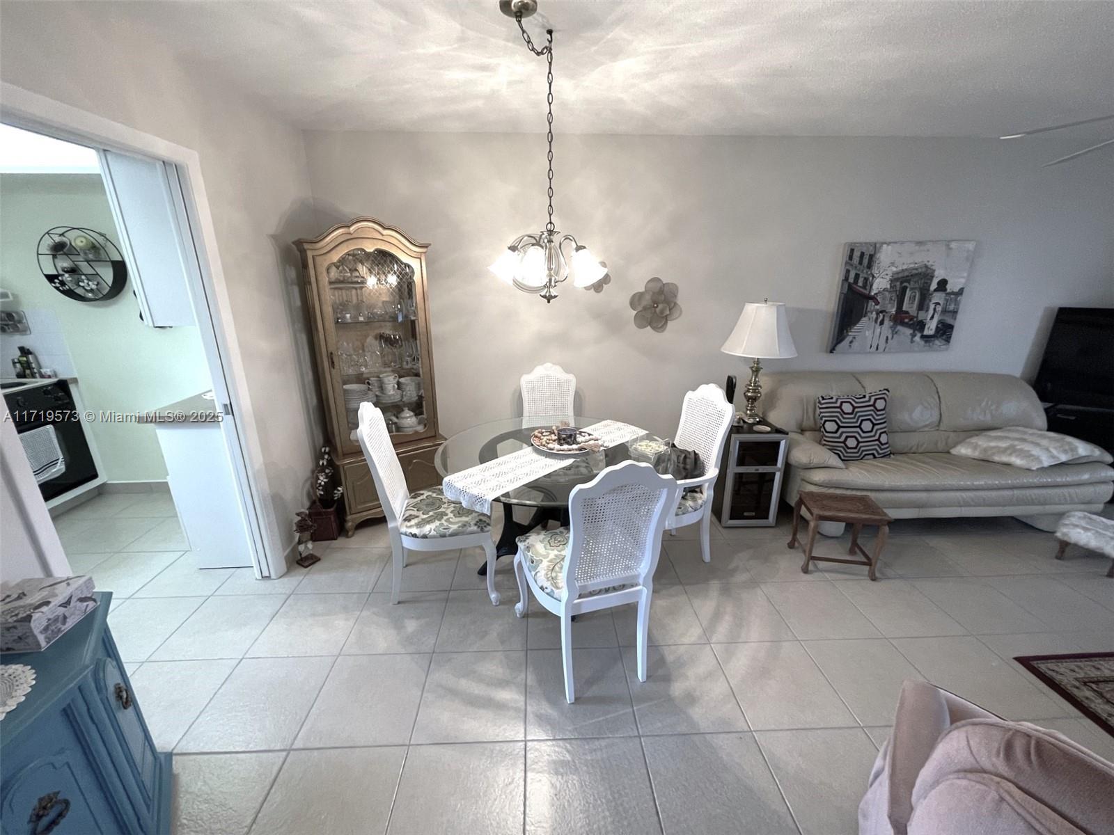 CRESTHAVEN VILLAS CONDO 1 - Residential