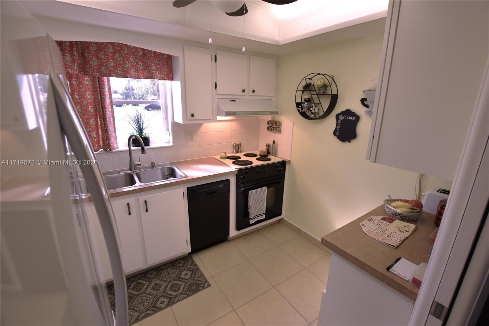 CRESTHAVEN VILLAS CONDO 1 - Residential