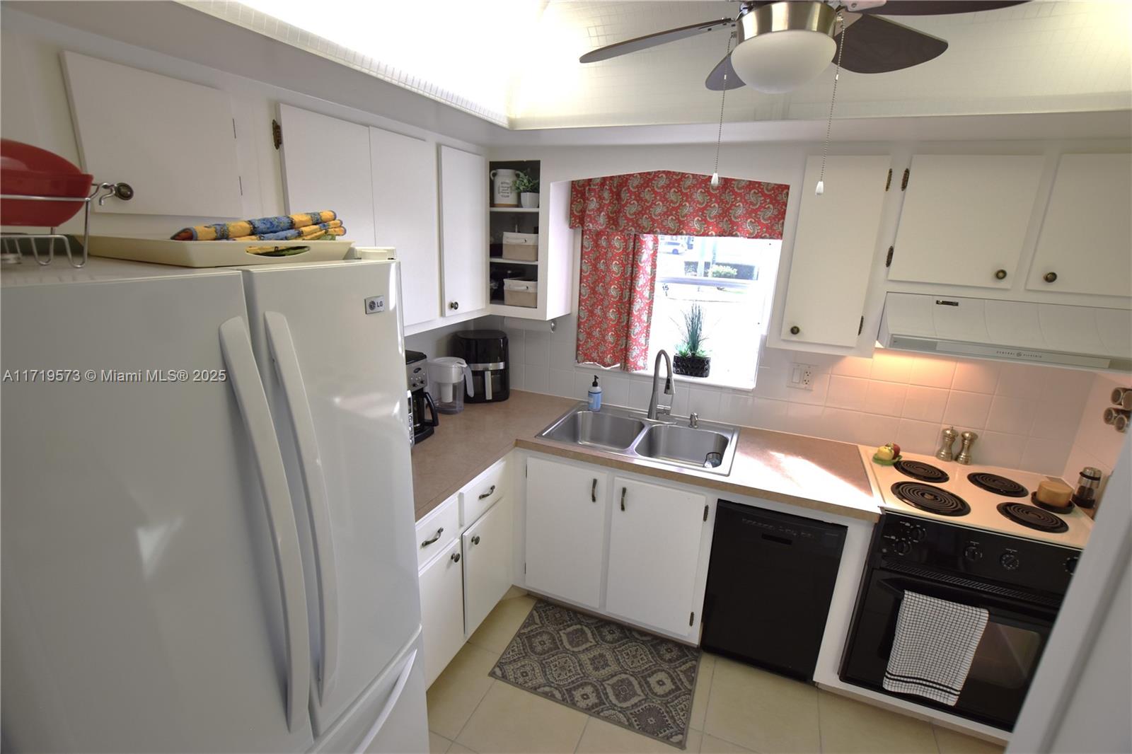 CRESTHAVEN VILLAS CONDO 1 - Residential