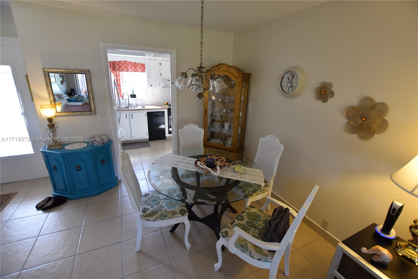 CRESTHAVEN VILLAS CONDO 1 - Residential