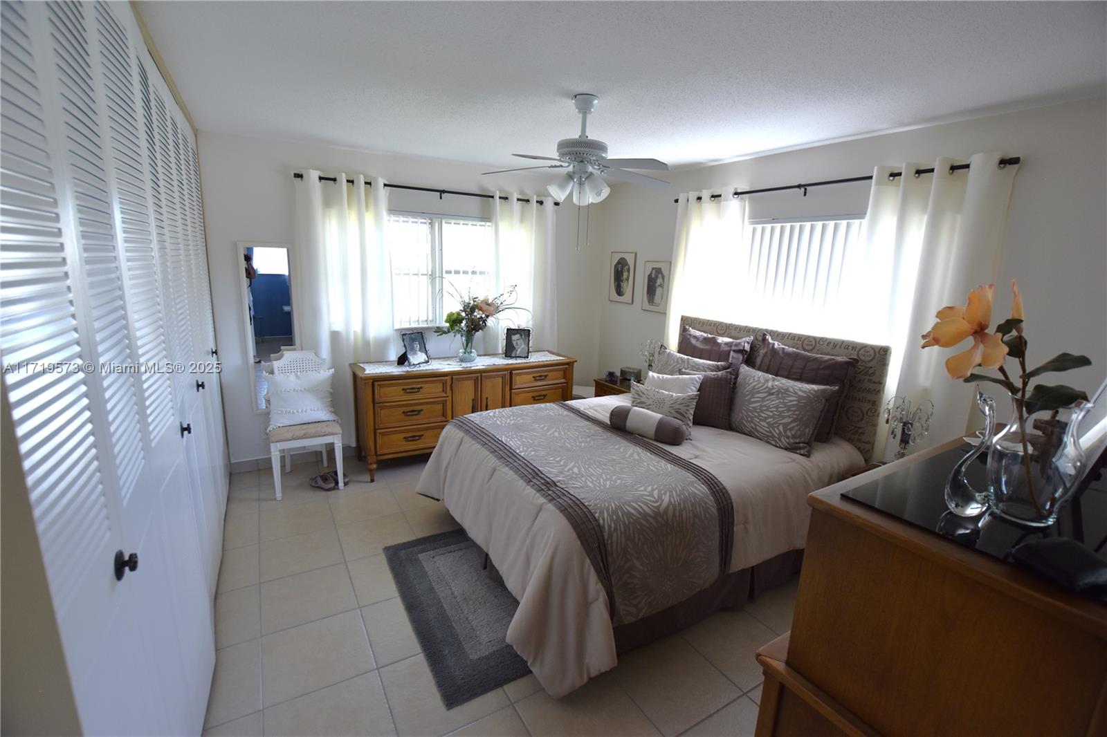 CRESTHAVEN VILLAS CONDO 1 - Residential
