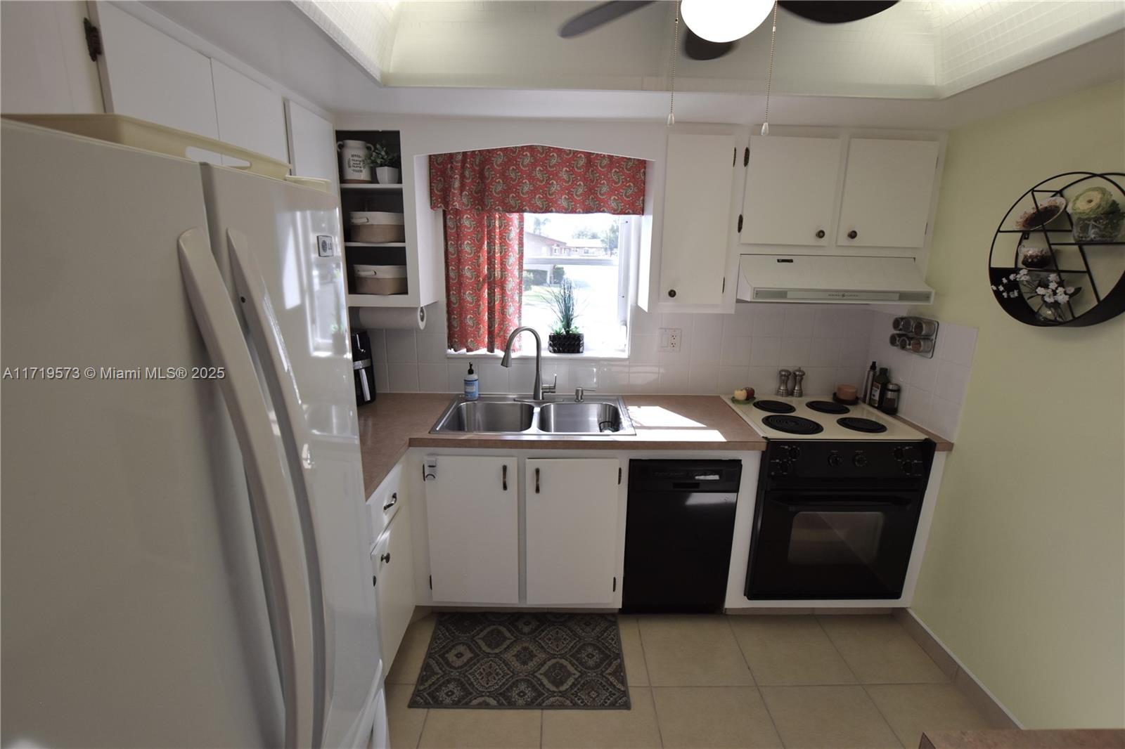CRESTHAVEN VILLAS CONDO 1 - Residential