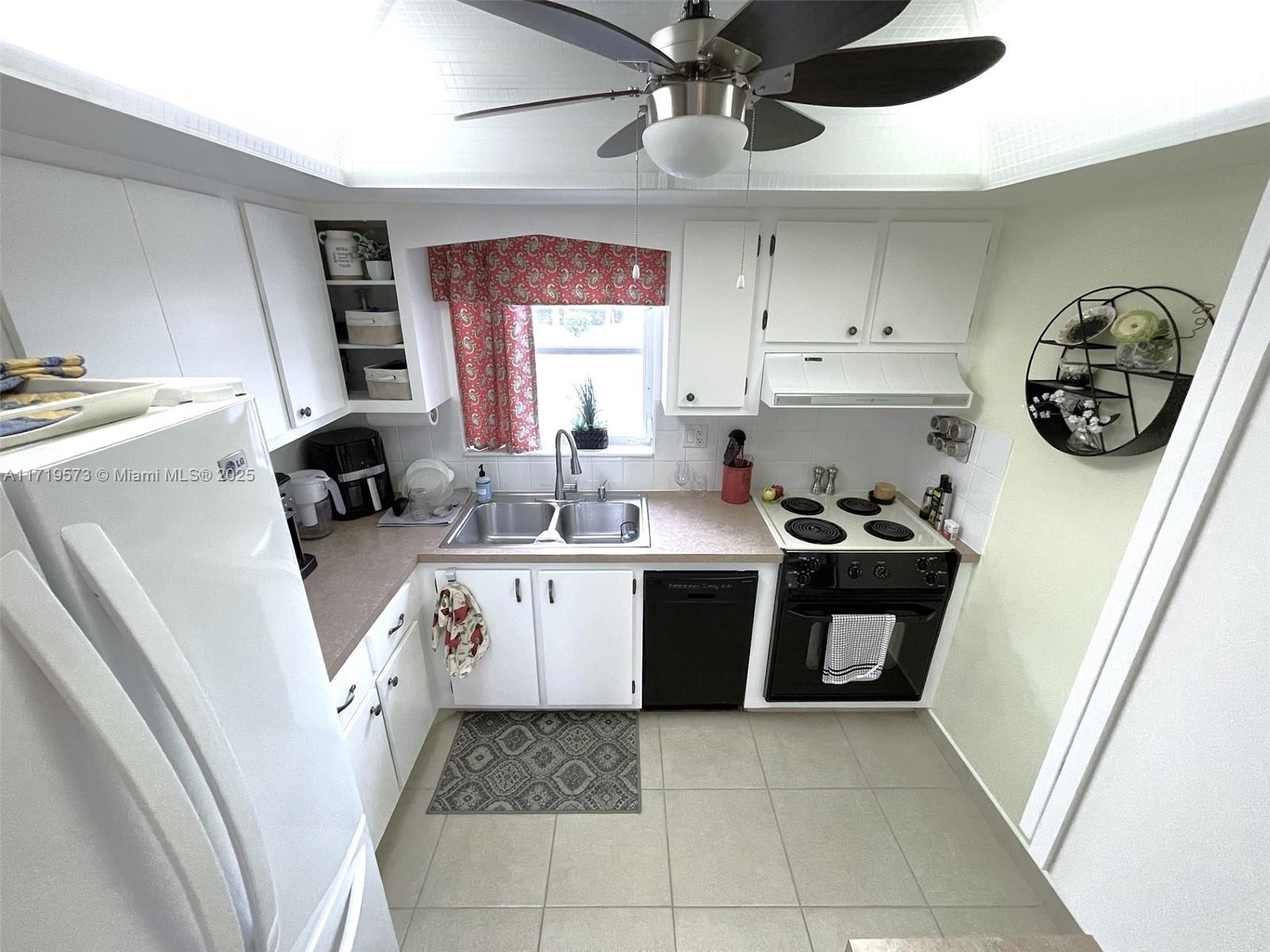 CRESTHAVEN VILLAS CONDO 1 - Residential