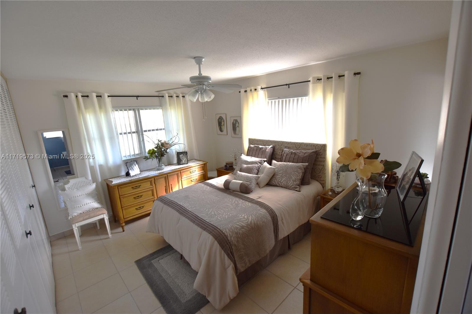 CRESTHAVEN VILLAS CONDO 1 - Residential