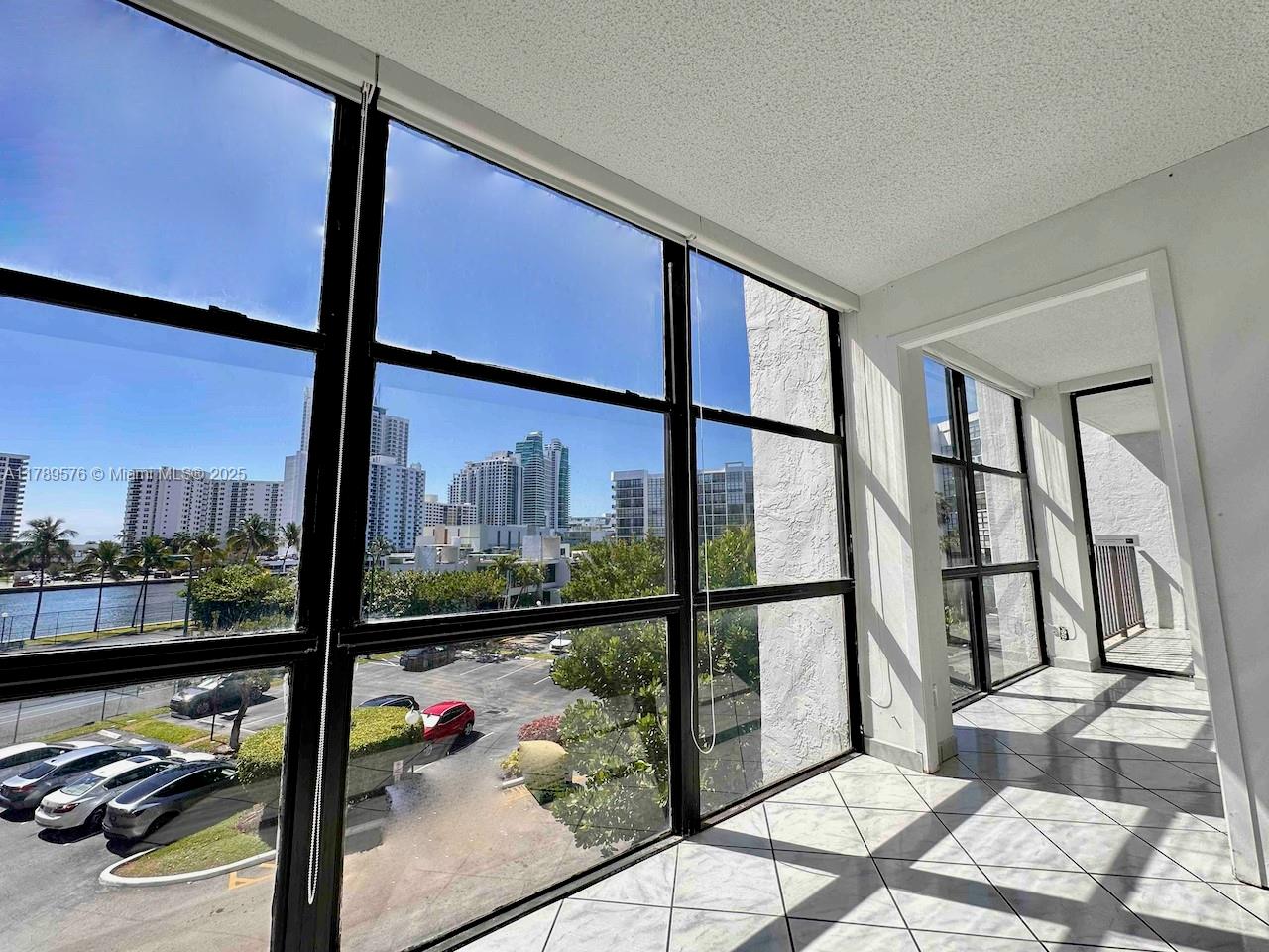 1000 Parkview Dr 424, Hallandale Beach, Broward County, Florida - 1 Bedrooms  
2 Bathrooms - 
