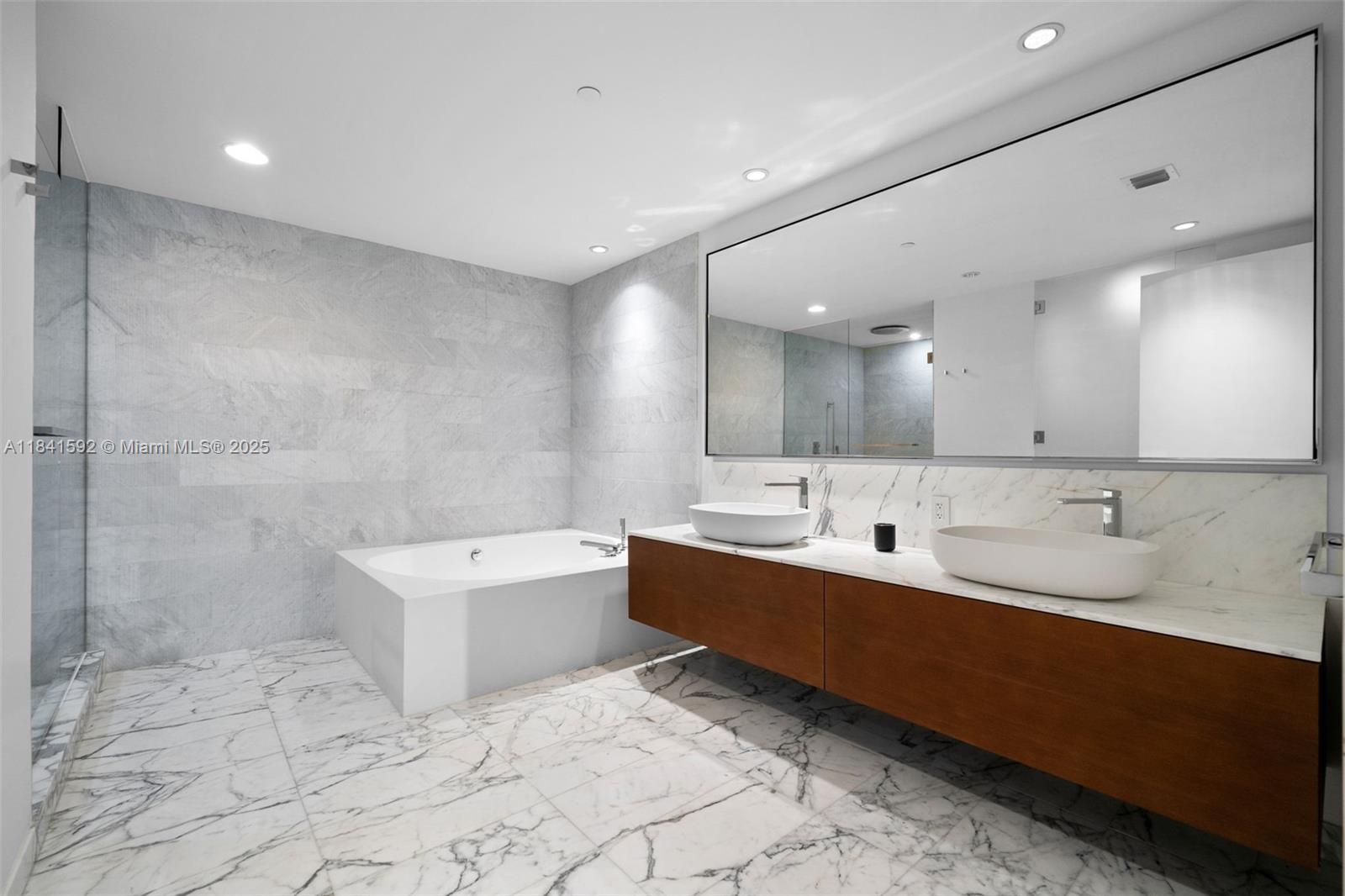 OCEANA BAL HARBOUR CONDO - Residential