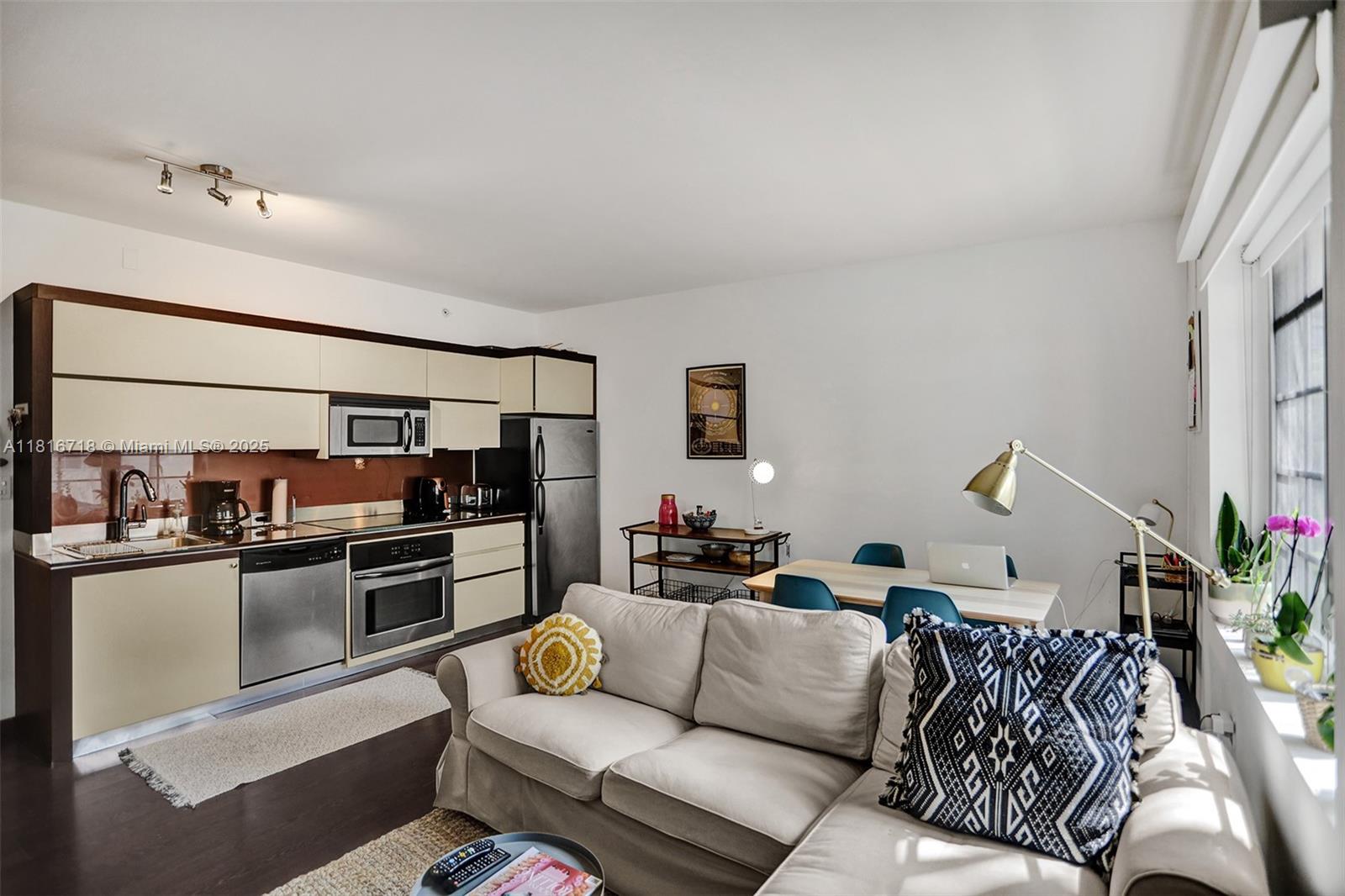 ARTECITY GOVERNOR CONDO - Residential Lease