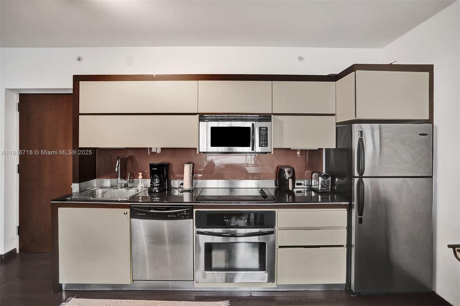 ARTECITY GOVERNOR CONDO - Residential Lease