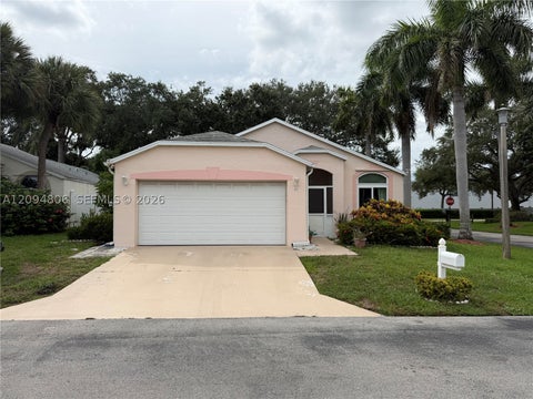 Photo of 33 Bentwater Cir, Boynton Beach, FL 33426 (MLS # A12094806)
