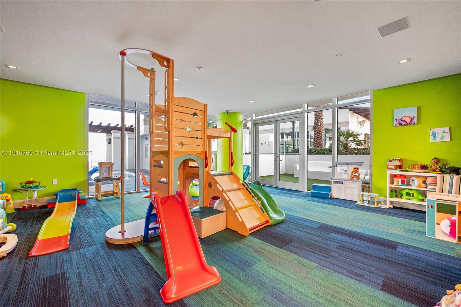 PARQUE TOWERS CONDO - Residential