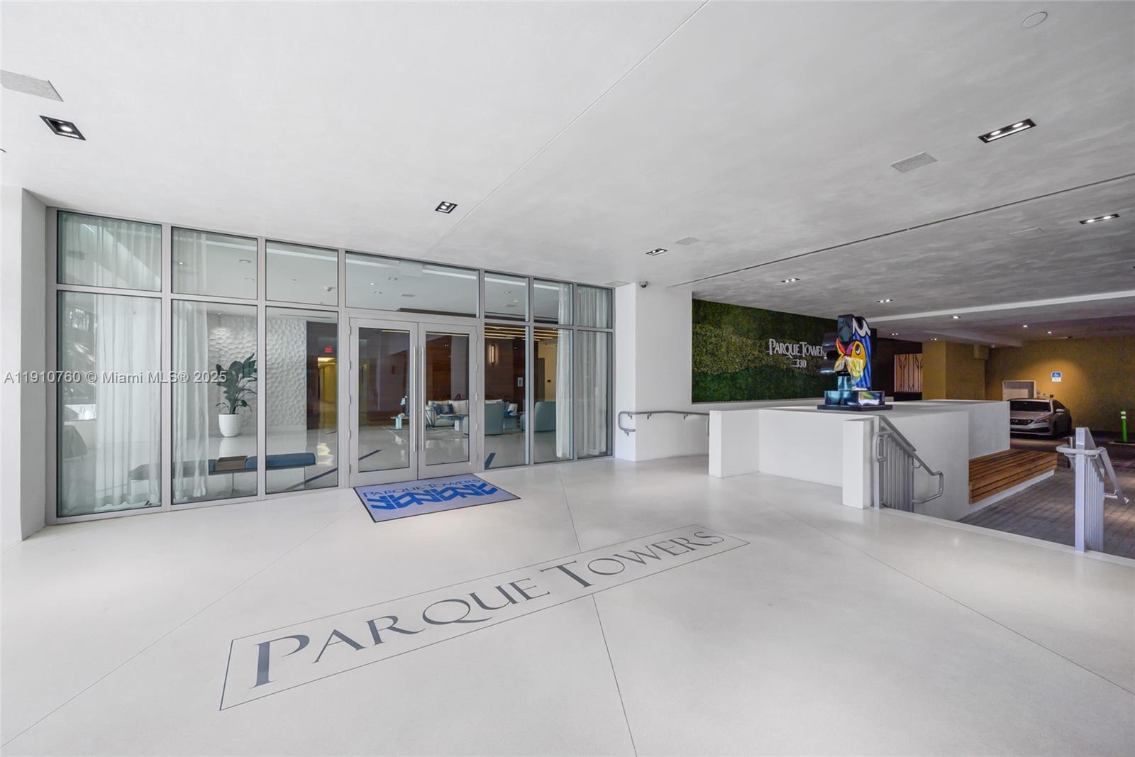 PARQUE TOWERS CONDO - Residential