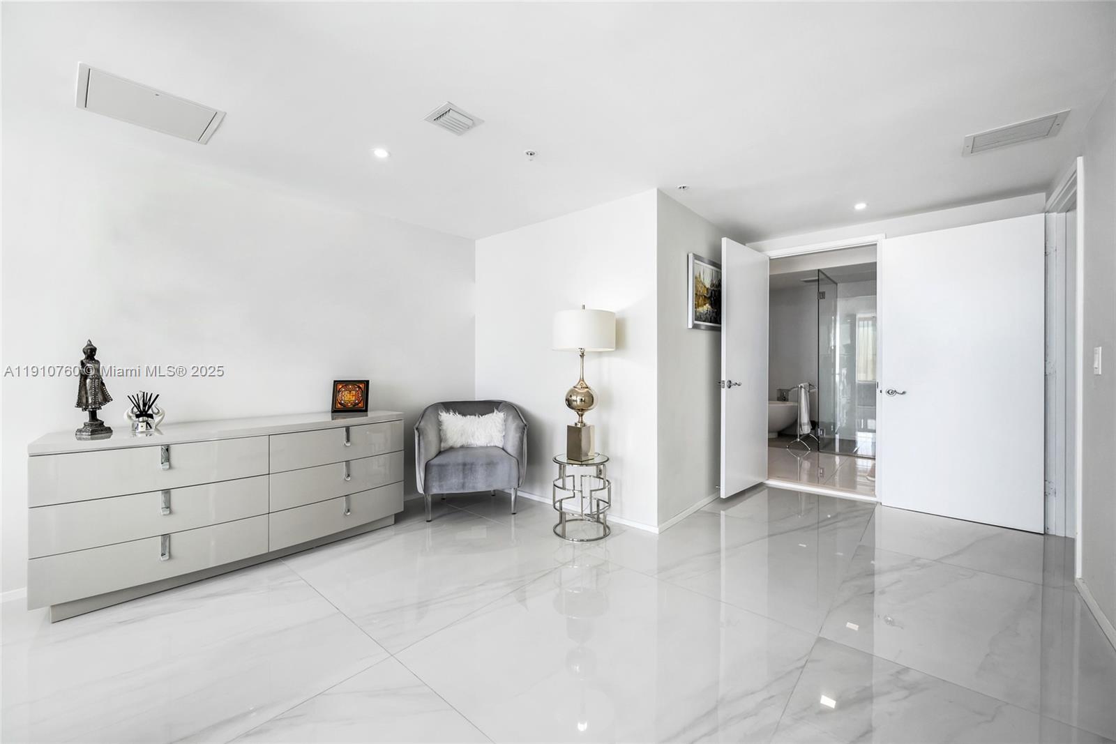 PARQUE TOWERS CONDO - Residential