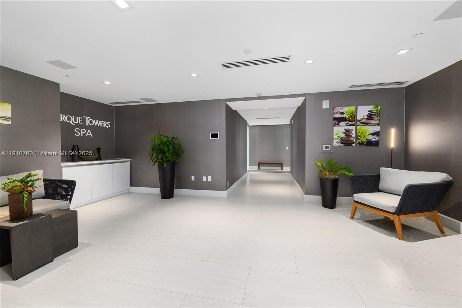 PARQUE TOWERS CONDO - Residential