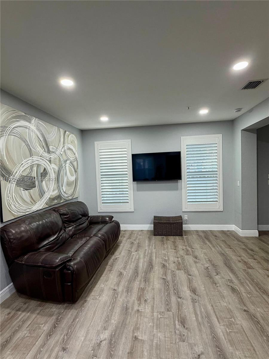 MEADOW PINES - Residential Lease