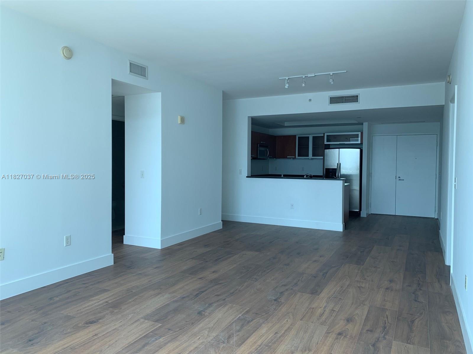 3131 NE 188th St 2-909