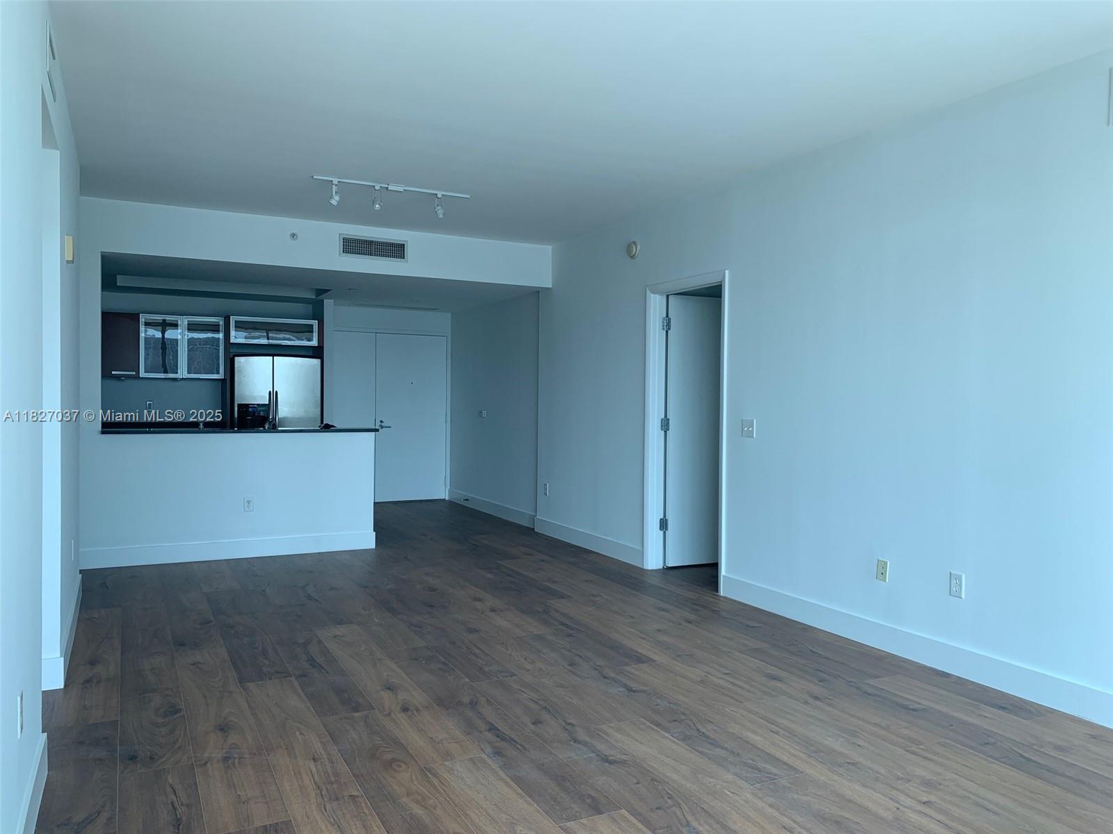 3131 NE 188th St 2-909