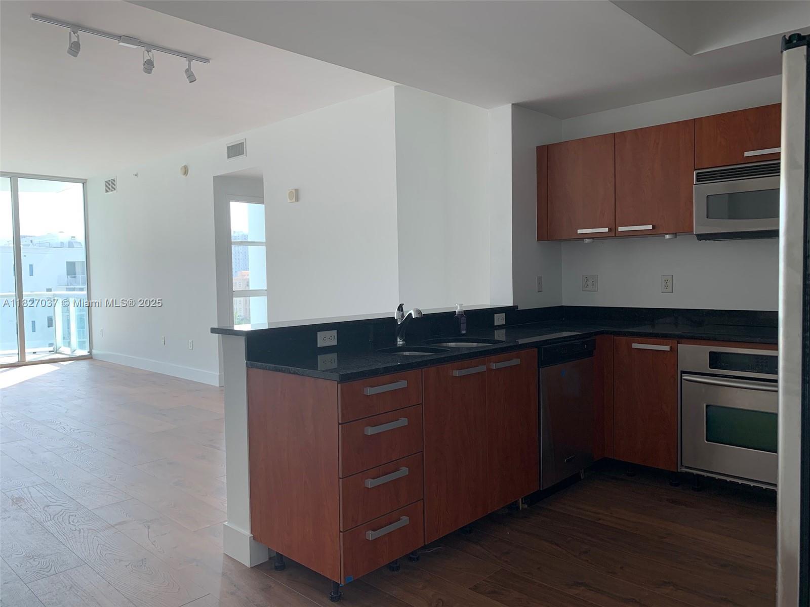 3131 NE 188th St 2-909