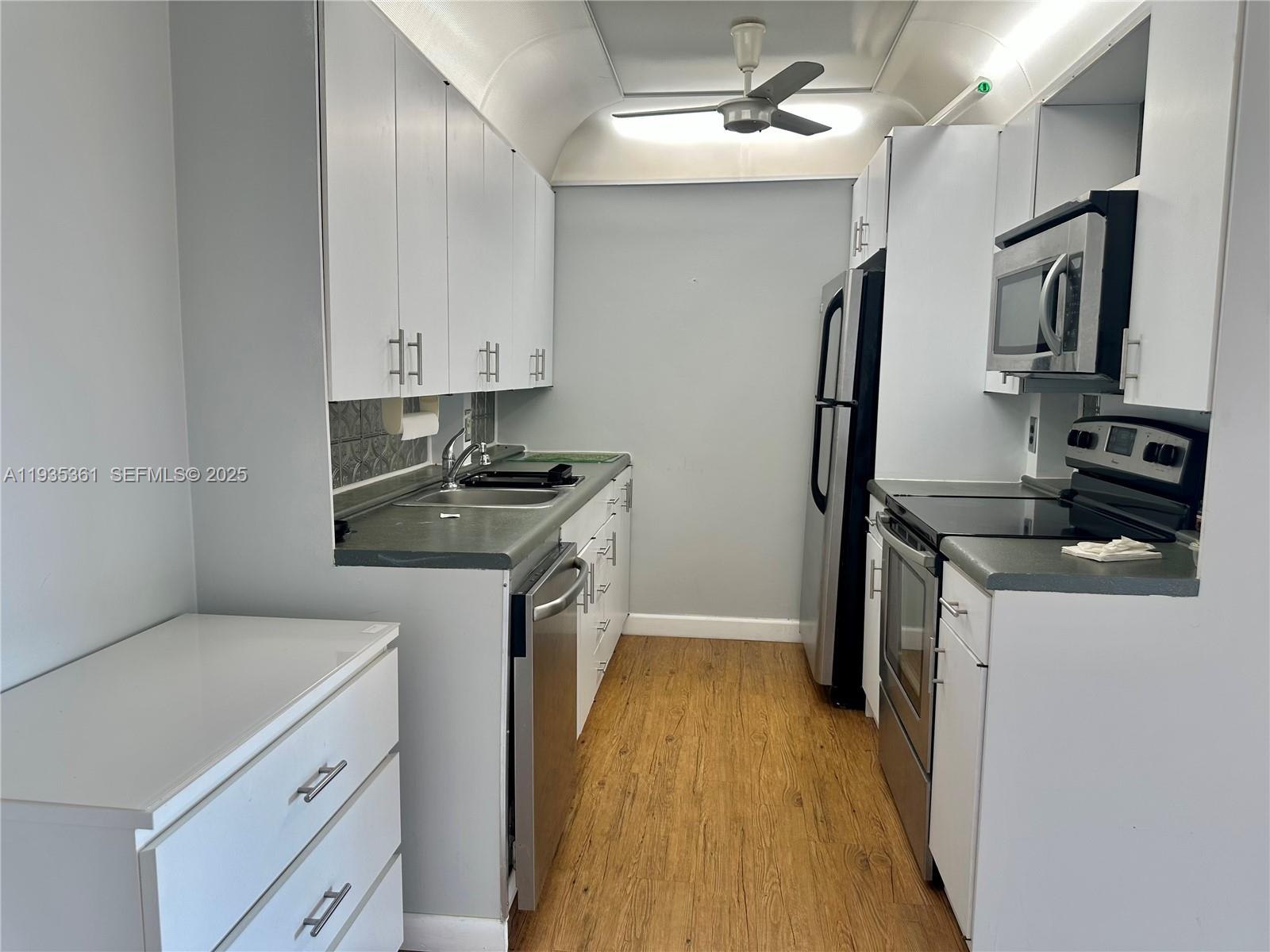 HARWOOD E CONDO - Residential