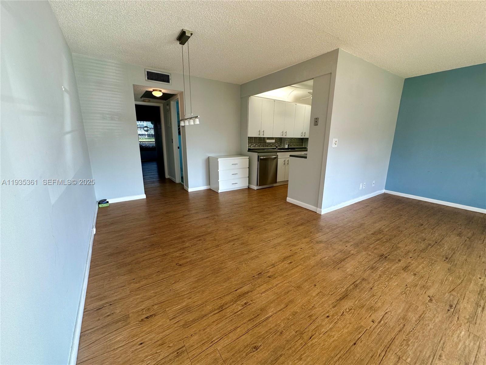 HARWOOD E CONDO - Residential