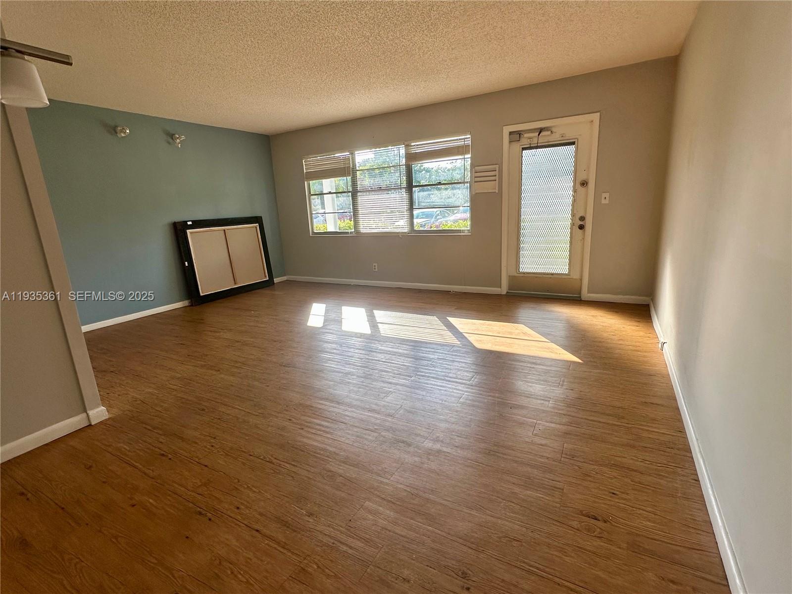 HARWOOD E CONDO - Residential