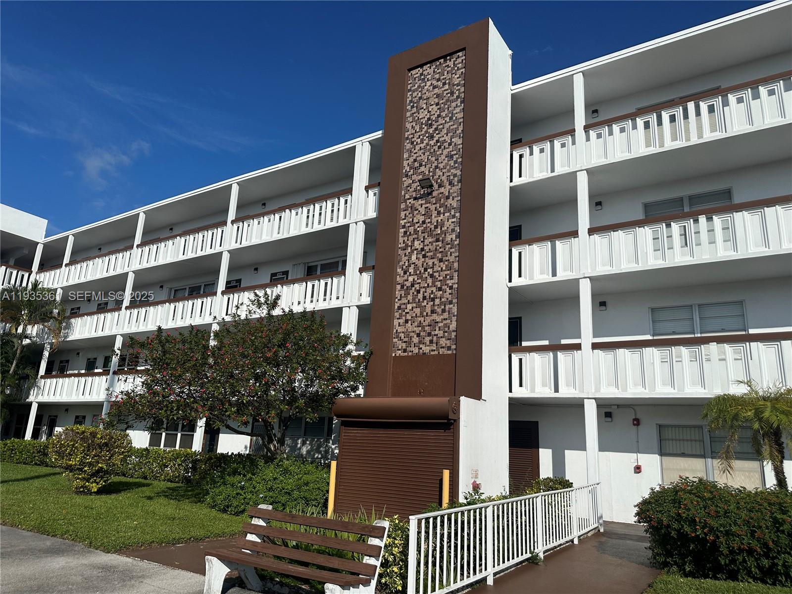 HARWOOD E CONDO - Residential