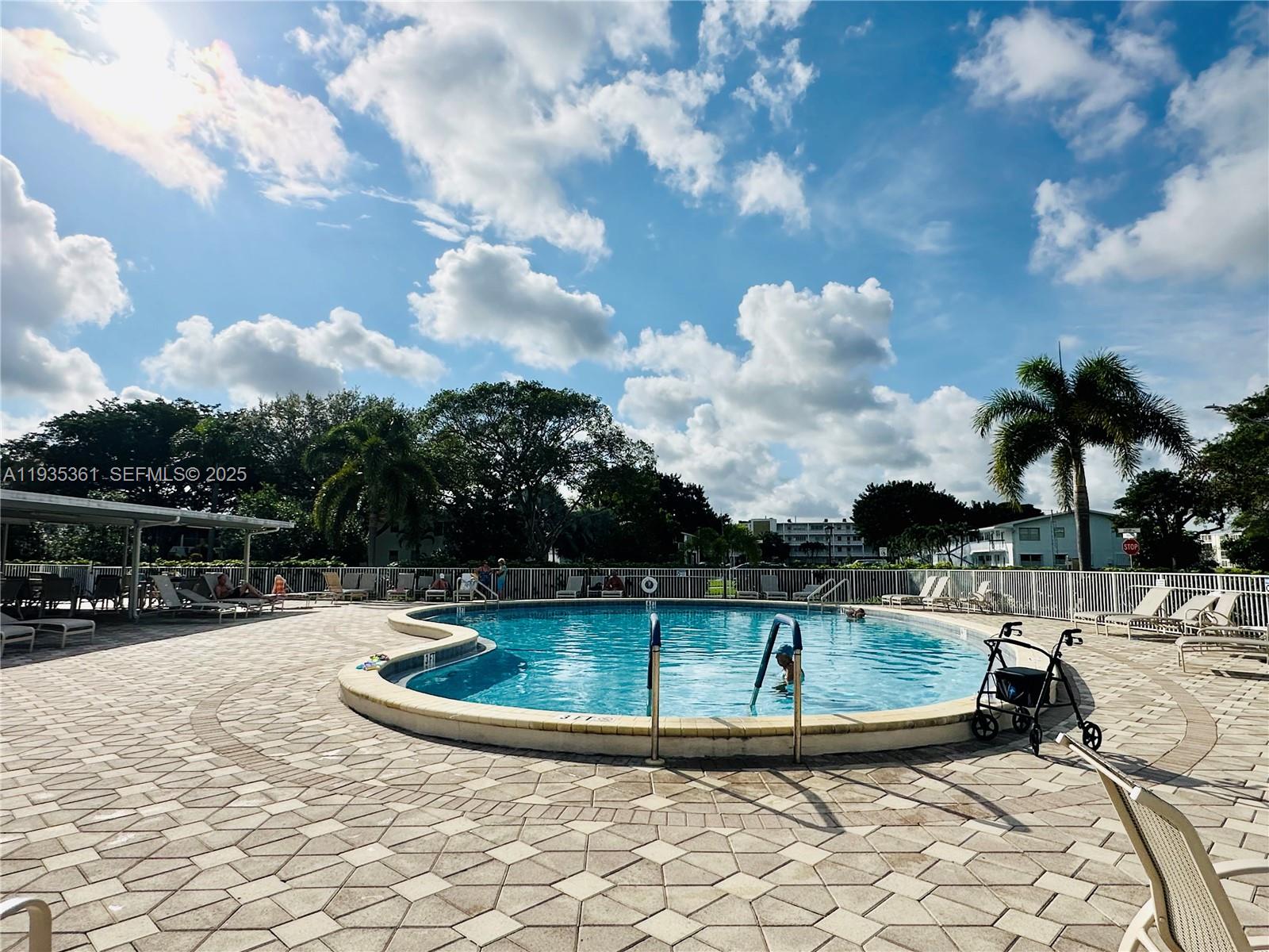 HARWOOD E CONDO - Residential