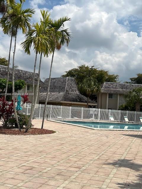 VILLAS OF MIAMI LAKES CON - Residential