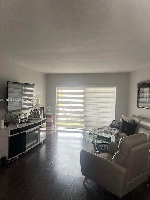 VILLAS OF MIAMI LAKES CON - Residential