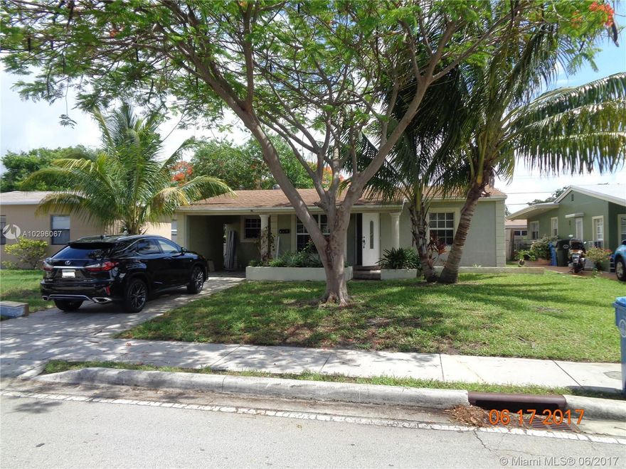 Nice 3bed / 2 bath, substantially remodeled house in Oakland Park, East of I-95, close to Downtown and Beaches. Tiles floors through the entire house, new kitchen with granite counter tops, bright and spacious living area, separate den/dinning room, huge master bedroom, walking closets, carport, laundry, nice and well maintained fenced backyard. Landlord will provide the landscape maintenance. Quiet street and friendly neighborhood makes this house a perfect place to live.