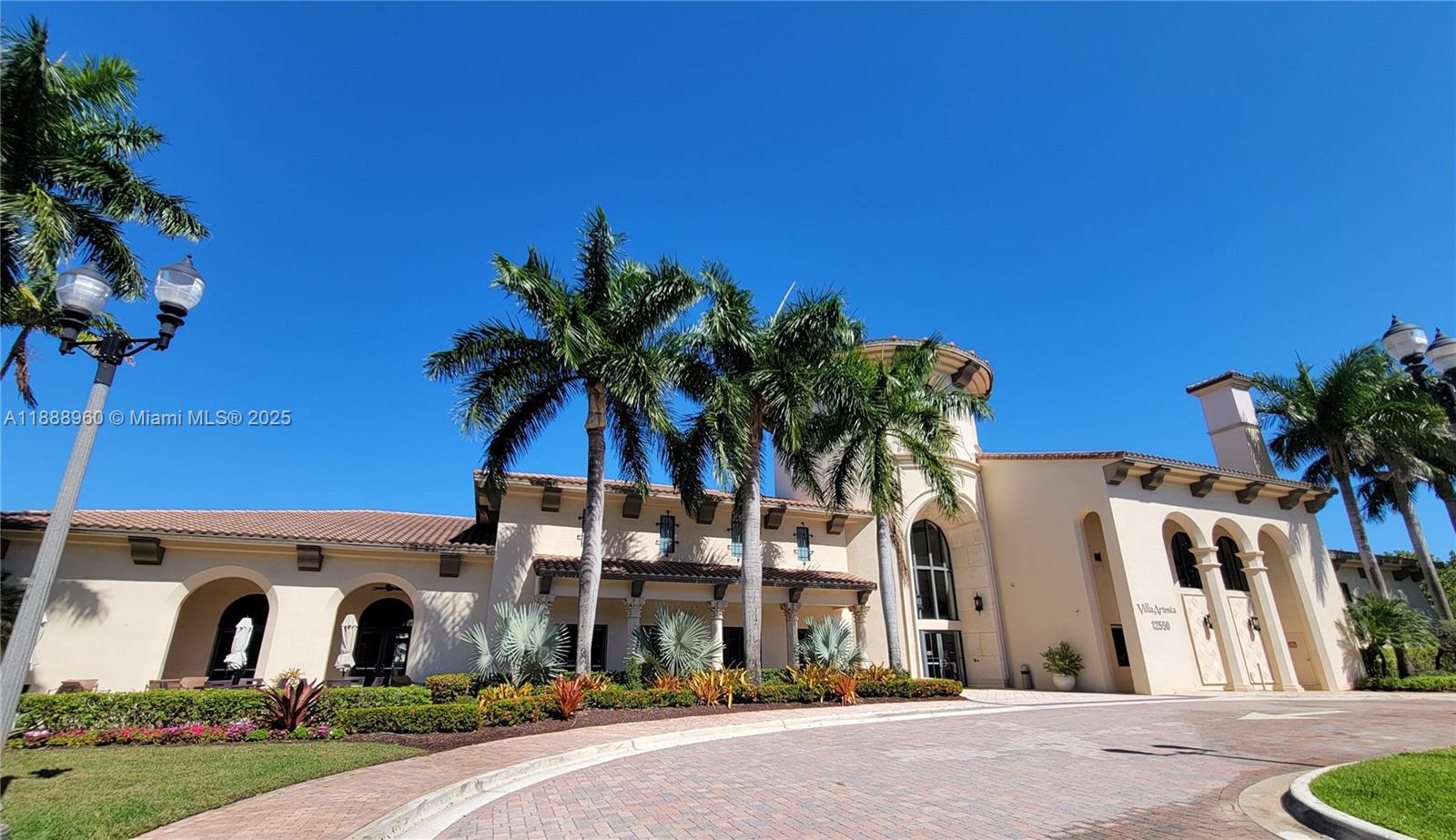 VILLA FLORA CONDO - Residential Lease