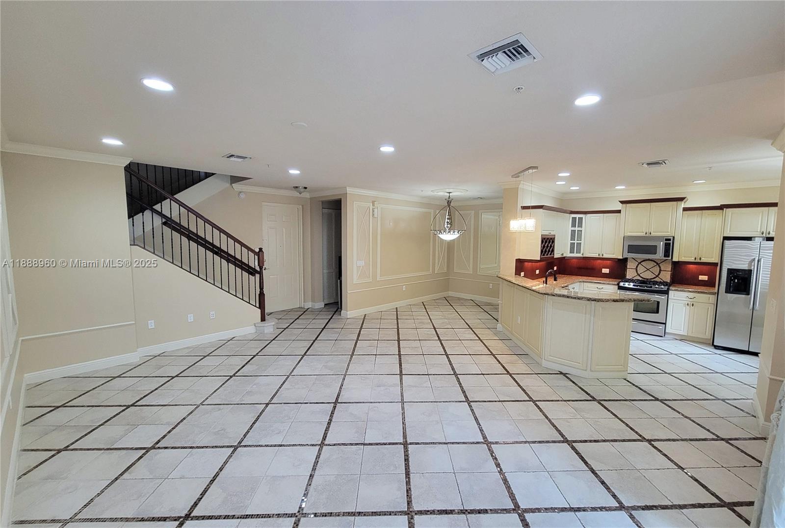 VILLA FLORA CONDO - Residential Lease