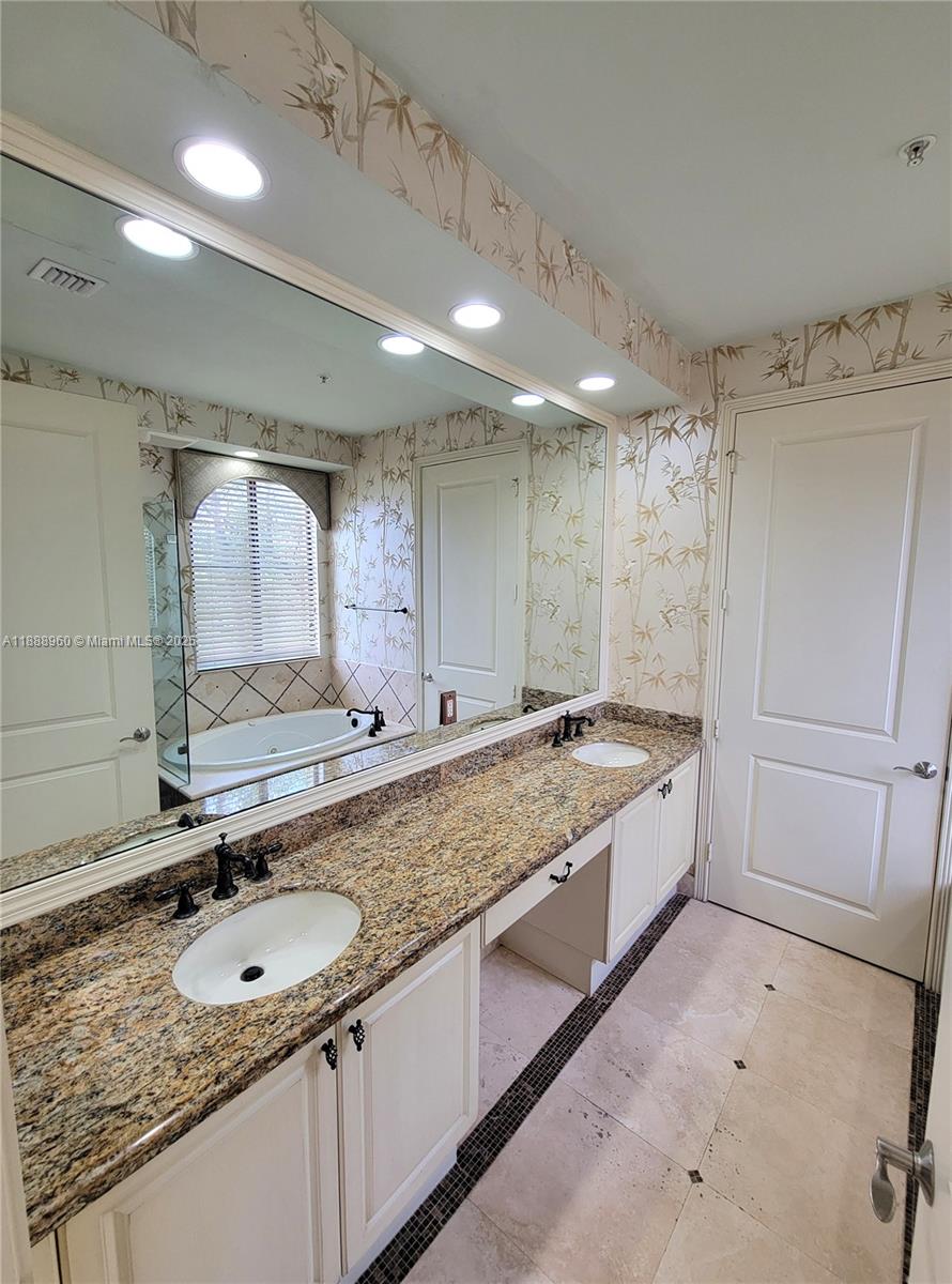 VILLA FLORA CONDO - Residential Lease