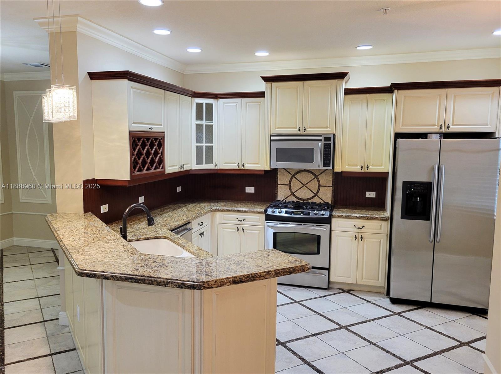 VILLA FLORA CONDO - Residential Lease