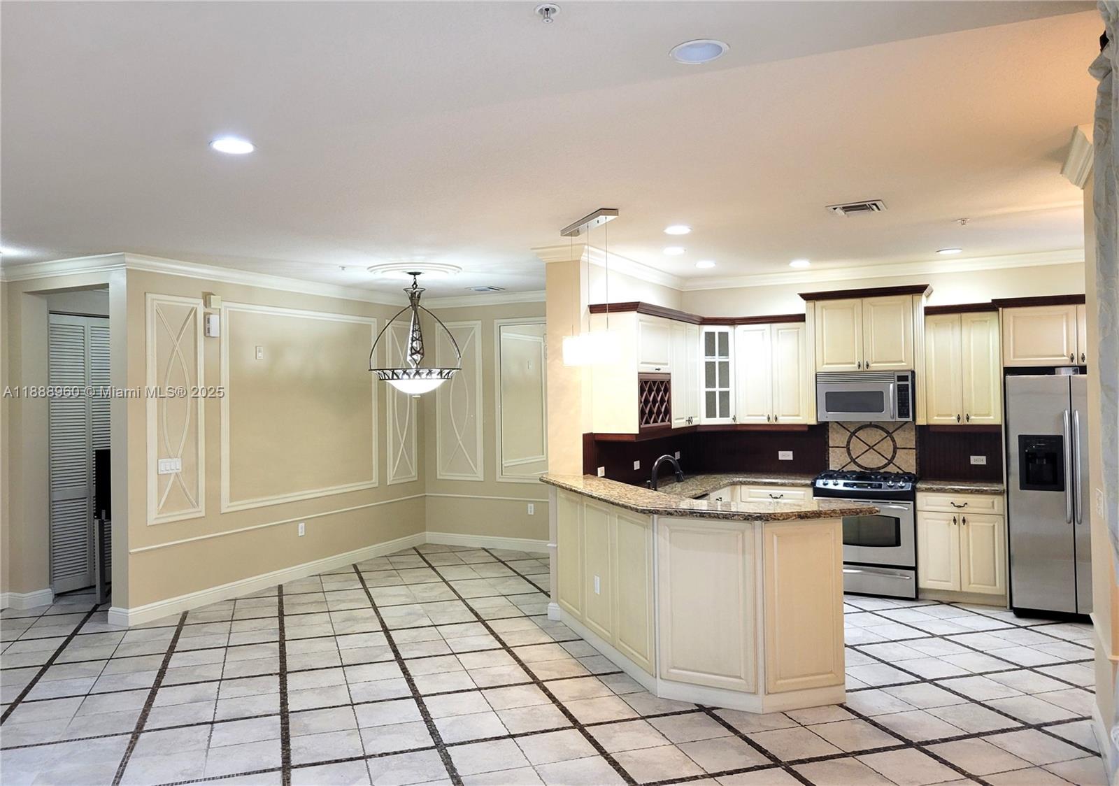 VILLA FLORA CONDO - Residential Lease