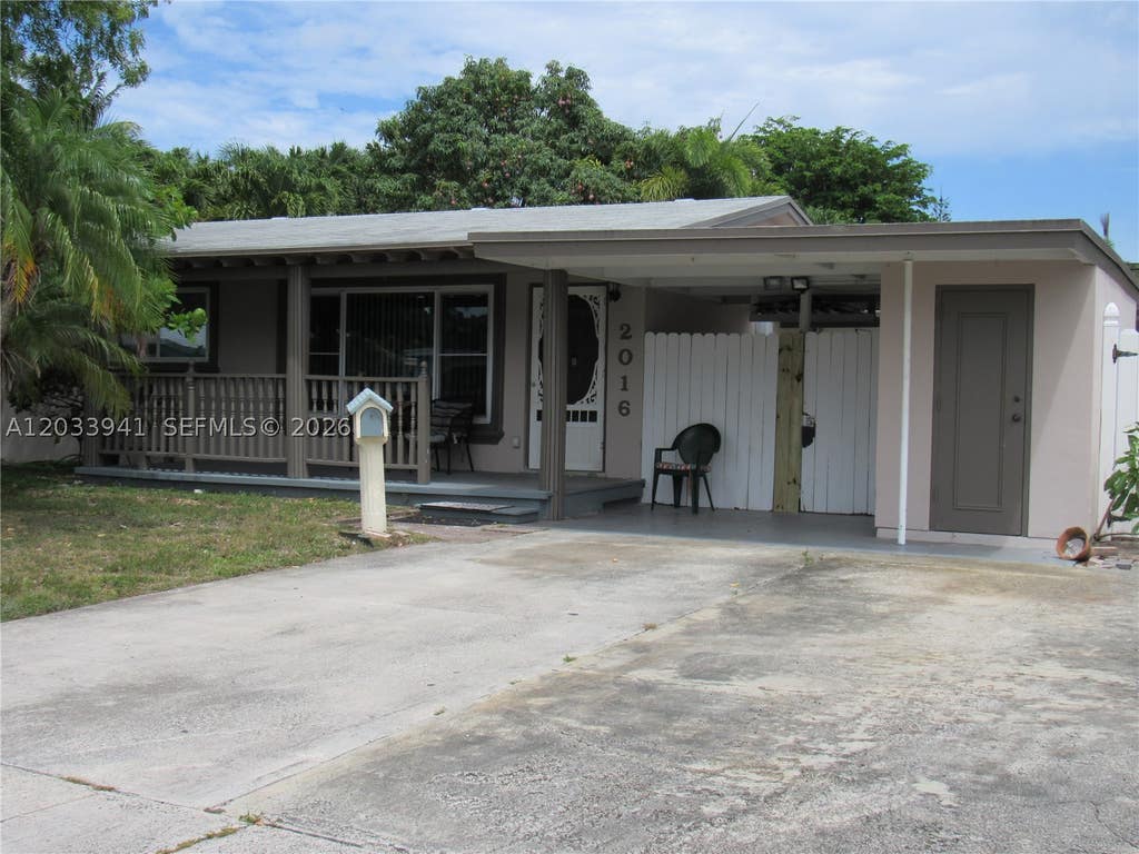 Photo of 2016 SW 37th Ave #1, Fort Lauderdale, FL 33312 (MLS # A12033941)